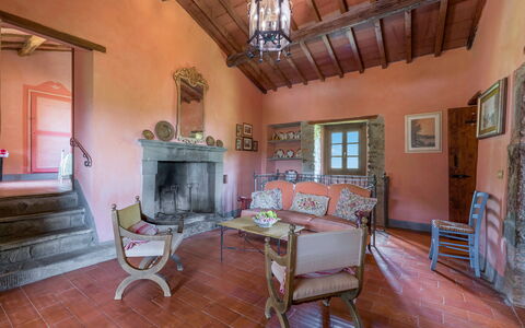 Colle Degli Ulivi - Cortona, Pool, Nature, Privacy: Meubles, Cadre, Propriété, Bois, Design Intérieur, Bâtiment, Salon, Sol, Table, Sol