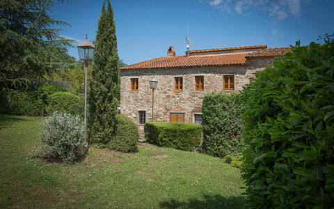 Fonte Nuova - Badia Agnano, Toscana: Plante, Ciel, Fenêtre, Bâtiment, Végétation, Lot Terre, Paysage Naturel, Arbre, Herbe, Chalet