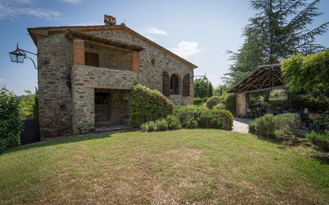 Fonte Nuova - Badia Agnano, Toscana: Ciel, Nuage, Plante, Propriété, Fenêtre, Bâtiment, Arbre, Lot Terre, Paysage Naturel, Chalet
