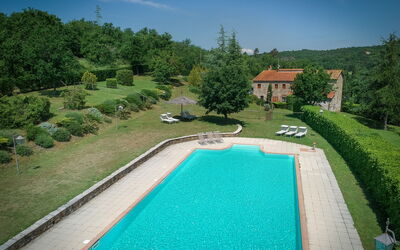 Fonte Nuova - Badia Agnano, Toscana: L'Eau, Ciel, Nuage, Plante, Vert, La Nature, Arbre, Bâtiment, Piscine, Paysage Naturel