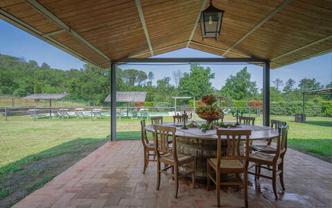 Leopolda In Selvarella Pool And Wi-fi: Plante, Table, Propriété, Meubles, Chaise, Ombre, Ciel, Tableau De Plein Air, Mobilier De Jardin, Arbre