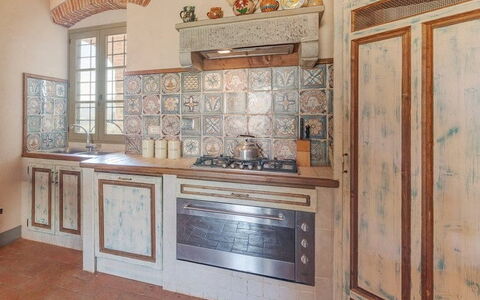 Leopolda In Selvarella Pool And Wi-fi: Cabinetry, Comptoir, Bois, Sol, Sol, Cuisine, Design Intérieur, Rayonnage, Maison, Tache De Bois