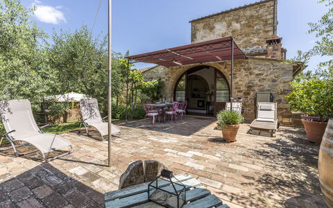 Casa Anita - Castellina In Chianti - Granaio, Tosc: Plante, Ciel, Propriété, Pot De Fleur, Architecture, Nuage, Mobilier De Jardin, Plante D'Appartement, Chaise, Ombre