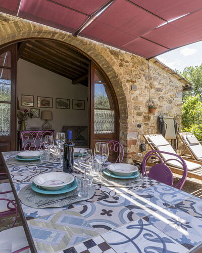 Casa Anita - Castellina In Chianti - Granaio, Tosc: Meubles, Table, Propriété, Plante, Chaise, Bâtiment, Design Intérieur, Architecture, Fenêtre, Maison