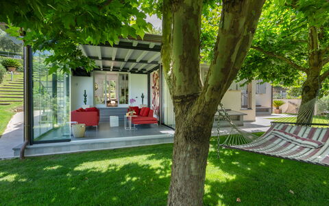 Luxury Green Marignana Villa, Versilia, Pool, Ac,: Plante, Vert, Arbre, Architecture, Ombre, Design Urbain, Herbe, Paysage, Loisir, Immobilier