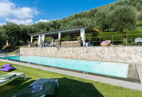 Luxury Green Marignana Villa, Versilia, Pool, Ac,: Ciel, Nuage, Plante, Arbre, Ombre, Piscine, Herbe, Loisir, Design Urbain, Des Loisirs