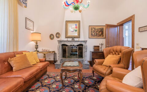 Villa Recanati, Val D'orcia, Private Pool, Jacuzzi: Cadre, Propriété, Meubles, Canapé, Bois, Salon, Sol, Design Intérieur, Confort, Mur