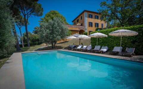 Villa Recanati, Val D'orcia, Private Pool, Jacuzzi: L'Eau, Plante, Propriété, Ciel, Piscine, Bâtiment, Bleu Azur, Arbre, Ombre, Mobilier De Jardin