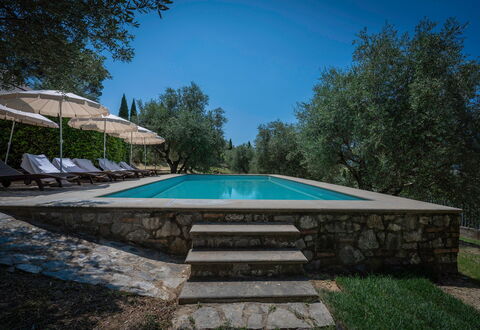 Villa Recanati, Val D'orcia, Private Pool, Jacuzzi: L'Eau, Ciel, Bâtiment, Plante, Piscine, Ombre, Arbre, Rectangle, Maison, Mobilier De Jardin