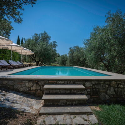 Villa Recanati, Val D'orcia, Private Pool, Jacuzzi: L'Eau, Ciel, Bâtiment, Plante, Piscine, Ombre, Arbre, Rectangle, Maison, Mobilier De Jardin