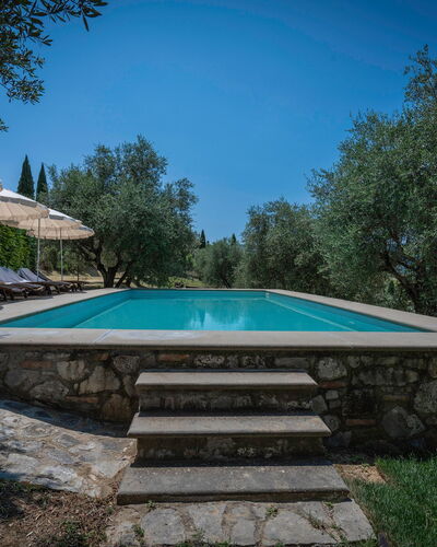 Villa Recanati, Val D'orcia, Private Pool, Jacuzzi: L'Eau, Ciel, Bâtiment, Plante, Piscine, Ombre, Arbre, Rectangle, Maison, Mobilier De Jardin