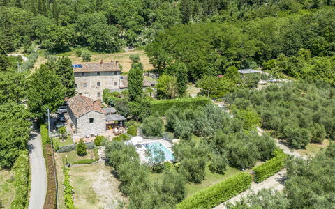 Fienile Di Fabio - Colline Fiorentine Vaiano, Tosc: Plante, Bâtiment, Arbre, Paysage Naturel, Maison, Lot Terre, Fenêtre, Paysage, Couverture De Sol, Colline