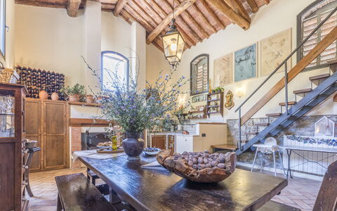 Fienile Di Fabio - Colline Fiorentine Vaiano, Tosc: Table, Meubles, Propriété, Bâtiment, Bois, Chaise, Design Intérieur, Plante, Architecture, Cuisine