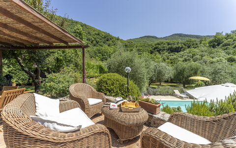 Fienile Di Fabio - Colline Fiorentine Vaiano, Tosc: Ciel, Plante, Propriété, Communauté Des Plantes, Meubles, Arbre, Mobilier De Jardin, Paysage Naturel, Ombre, Loisir