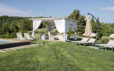 Villa Zara: Ciel, Nuage, Plante, Ombre, Arbre, Lot Terre, Herbe, Paysage, Immobilier, Loisir