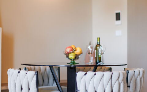 Casa Novecento: Table, Meubles, Propriété, Bois, Orange, Éclairage, Design Intérieur, Plante, Chaise, Sol