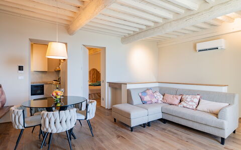 Casa Novecento: Table, Meubles, Propriété, Canapé, Bois, Cadre, Design Intérieur, Éclairage, Sol, Sol