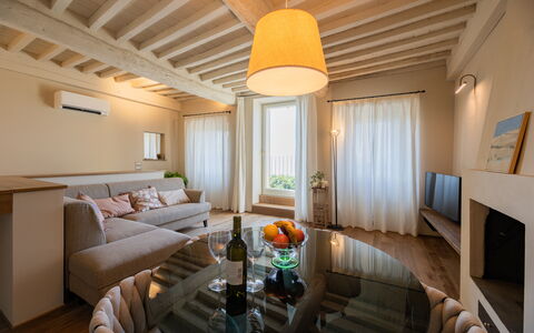 Casa Novecento: Table, Meubles, Propriété, Canapé, Confort, Design Intérieur, Bois, Cadre, Salon, Architecture