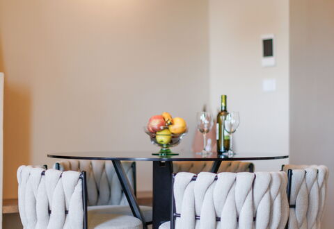 Casa Novecento: Table, Meubles, Propriété, Bois, Orange, Éclairage, Design Intérieur, Plante, Chaise, Sol