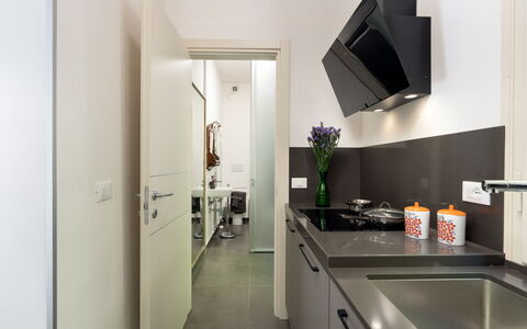 Casa Serra: Evier, Cabinetry, Bâtiment, Évier, Comptoir, Cuisine, Appareil De Cuisine, Plante D'Appartement, Cuisinière, Électroménager