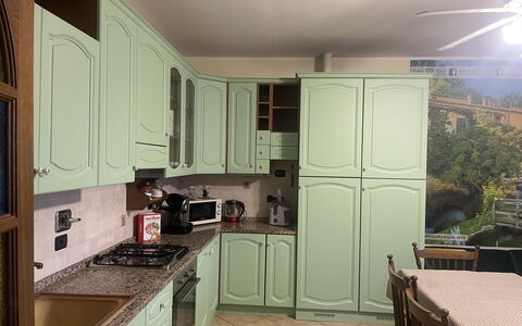 Villa Castelnuovo: Cabinetry, Comptoir, Propriété, Evier, Appareil De Cuisine, Bâtiment, Cuisine, Cuisinière, Évier, Électroménager