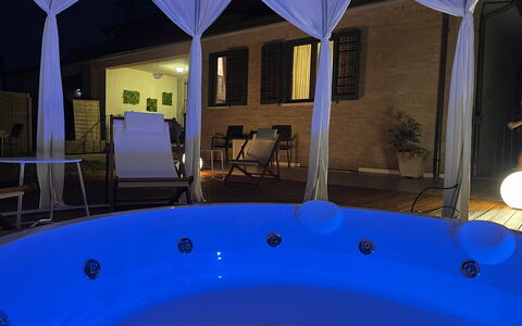 Villa Castelnuovo: Propriété, Bleu, L'Eau, Lumière, Bâtiment, Bleu Azur, La Nature, Ombre, Fenêtre, Architecture