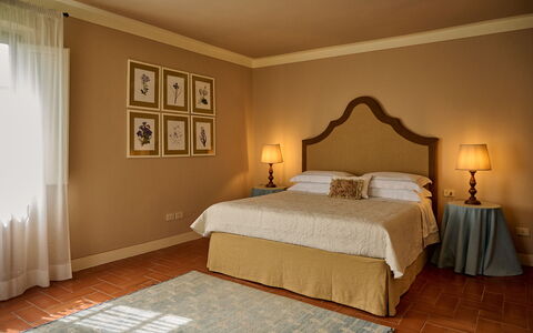 Villa Marliana: Meubles, Lit, Design Intérieur, Chambre, Mur, Sol, Literie, Sol, Drap De Lit, Pièce