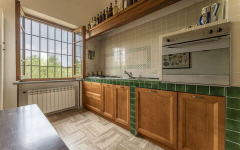 Casa Di Luca, Pool, Castelnuovo Berardenga: Cabinetry, Comptoir, Propriété, Meubles, Bâtiment, Cuisine, Bois, Maison, Design Intérieur, Fenêtre