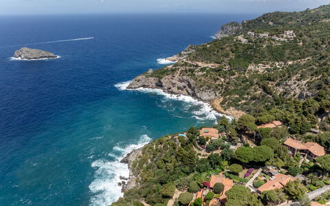 Argentarola House, Porto Santo Stefano, Seaview An: L'Eau, Ciel, Bleu Azur, Paysage Naturel, Cotiers Et Relief Océaniques, Terrain, Arbre, Plante, Paysage, Montagne