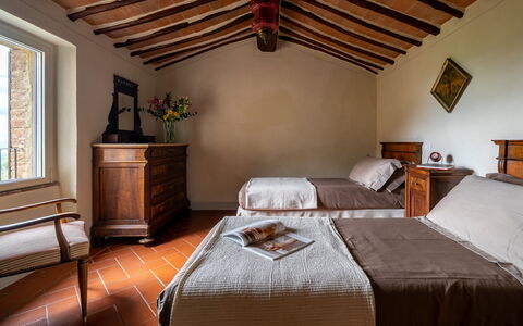 Monticchiello Apartment With Garden, Wifi, Pienza,: Meubles, Lit, Bois, Sol, Chambre, Design Intérieur, Sol, Domicile, Literie, Drap De Lit