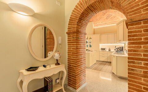 Charming Apartment Cartoni - Città Della Pieve, Um: Miroir, Meubles, Propriété, Bâtiment, Design Intérieur, Table, Sol, Sol, Bois, Brique