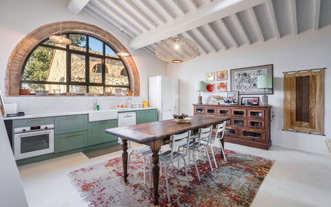 Alice - Podere Ribatti - Casole D'elsa, Toscana: Meubles, Propriété, Table, Cabinetry, Comptoir, Bois, Bâtiment, Cuisine, Tiroir, Chaise