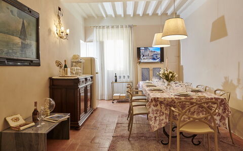 Casa Ada e Sabo: Table, Propriété, Cadre, Meubles, Bois, Chaise, Éclairage, Design Intérieur, Bâtiment, Salon