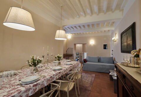 Casa Ada e Sabo: Table, Propriété, Meubles, Cadre, Bâtiment, Design Intérieur, Décoration, Chaise, Éclairage, Bois