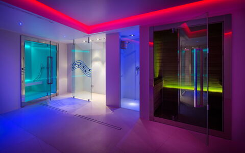 Villa Assisi: Bâtiment, Violet, Porte, Maison, Design Intérieur, Architecture, Violet, Fenêtre, Sol