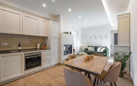 Il Nespolo Charming Apartment Fonterutoli - Siena,: Cabinetry, Meubles, Comptoir, Table, Bois, Appareil De Cuisine, Cuisinière, Cuisine, Chaise, Design Intérieur