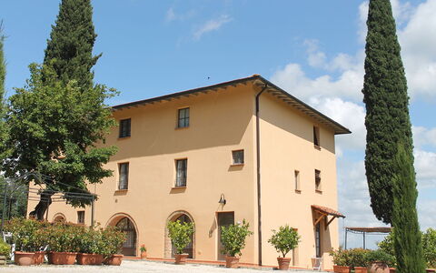 Villa Le Ripe - Gambassi Terme, Toscana: Plante, Nuage, Ciel, Bâtiment, Propriété, Fenêtre, Arbre, Lot Terre, Maison