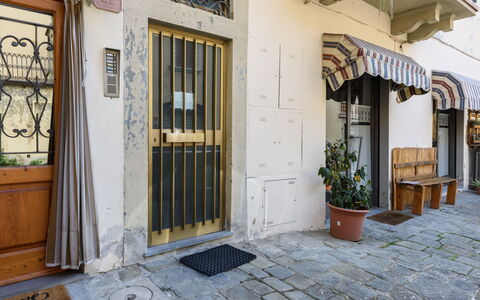 Residenza Del Desco: Plante, Bâtiment, Propriété, Plante D'Appartement, Pot De Fleur, Bois, Architecture, Fenêtre, Porte