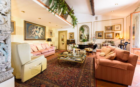 Residenza Del Desco: Meubles, Cadre, Propriété, Canapé, Plante, Confort, Décoration, Design Intérieur, Sol, Sol