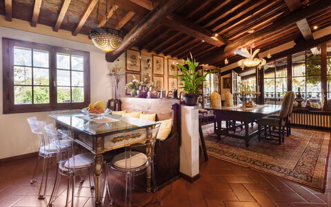 Residenza Del Desco: Meubles, Table, Propriété, Fenêtre, Chaise, Bois, Design Intérieur, Plante, Sol, Immobilier