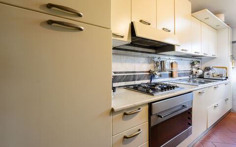 Residenza Del Desco: Cabinetry, Comptoir, Appareil De Cuisine, Cuisinière, Gaz Poele, Cuisine, Tiroir, Bois, Le Fourneau, Électroménager