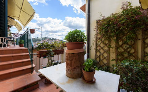 Residenza Del Desco: Plante, Propriété, Pot De Fleur, Bâtiment, Ciel, Plante D'Appartement, Nuage, Bois, Ombre, Herbe