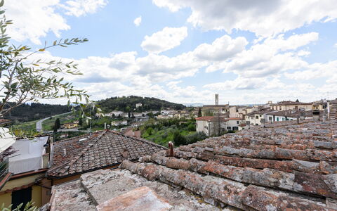 Residenza Del Desco: Nuage, Ciel, Bois, Mur, Plante, Paysage, Cumulus, Arbre, Ville, Horizon