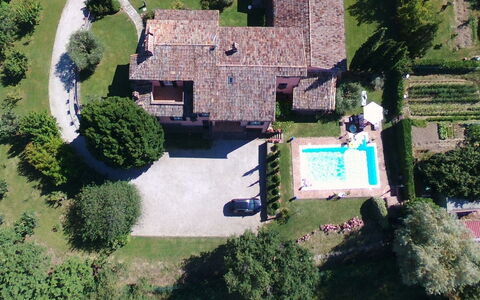 Villa Carsuga: Plante, Propriété, Bâtiment, Arbre, Herbe, Design Urbain, Loisir, Zone Résidentielle, Paysage, Maison