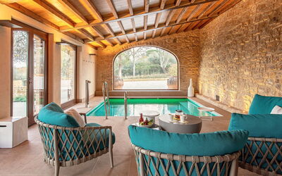 Villa Bartolomeo: Meubles, Table, Vert, Bleu Azur, Bois, Design Intérieur, Fenêtre, Chaise, Sol, Sol