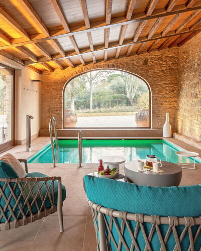 Villa Bartolomeo: Meubles, Table, Vert, Bleu Azur, Bois, Design Intérieur, Fenêtre, Chaise, Sol, Sol