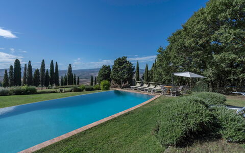 Orcia Panoramic View With Pool: L'Eau, Ciel, Plante, Nuage, Piscine, Arbre, Paysage Naturel, Lot Terre, Herbe, Loisir