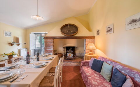 Orcia Panoramic View With Pool: Table, Propriété, Meubles, Canapé, Cadre, Chaise, Éclairage, Design Intérieur, Bois, Vaisselle