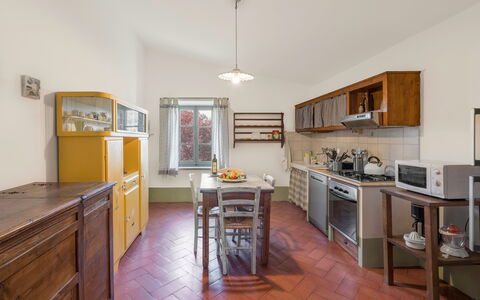 Orcia Panoramic View With Pool: Cabinetry, Propriété, Meubles, Comptoir, Table, Cuisine, Bois, Design Intérieur, Tiroir, Sol