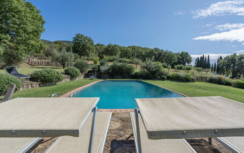 Orcia Panoramic View With Pool: L'Eau, Ciel, Plante, Nuage, Piscine, Arbre, Ombre, Mobilier De Jardin, Loisir, Design Urbain